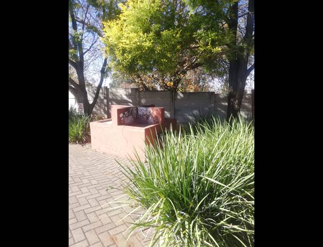 2 BEDROOM FLAT FOR SALE IN SUNNYRIDGE